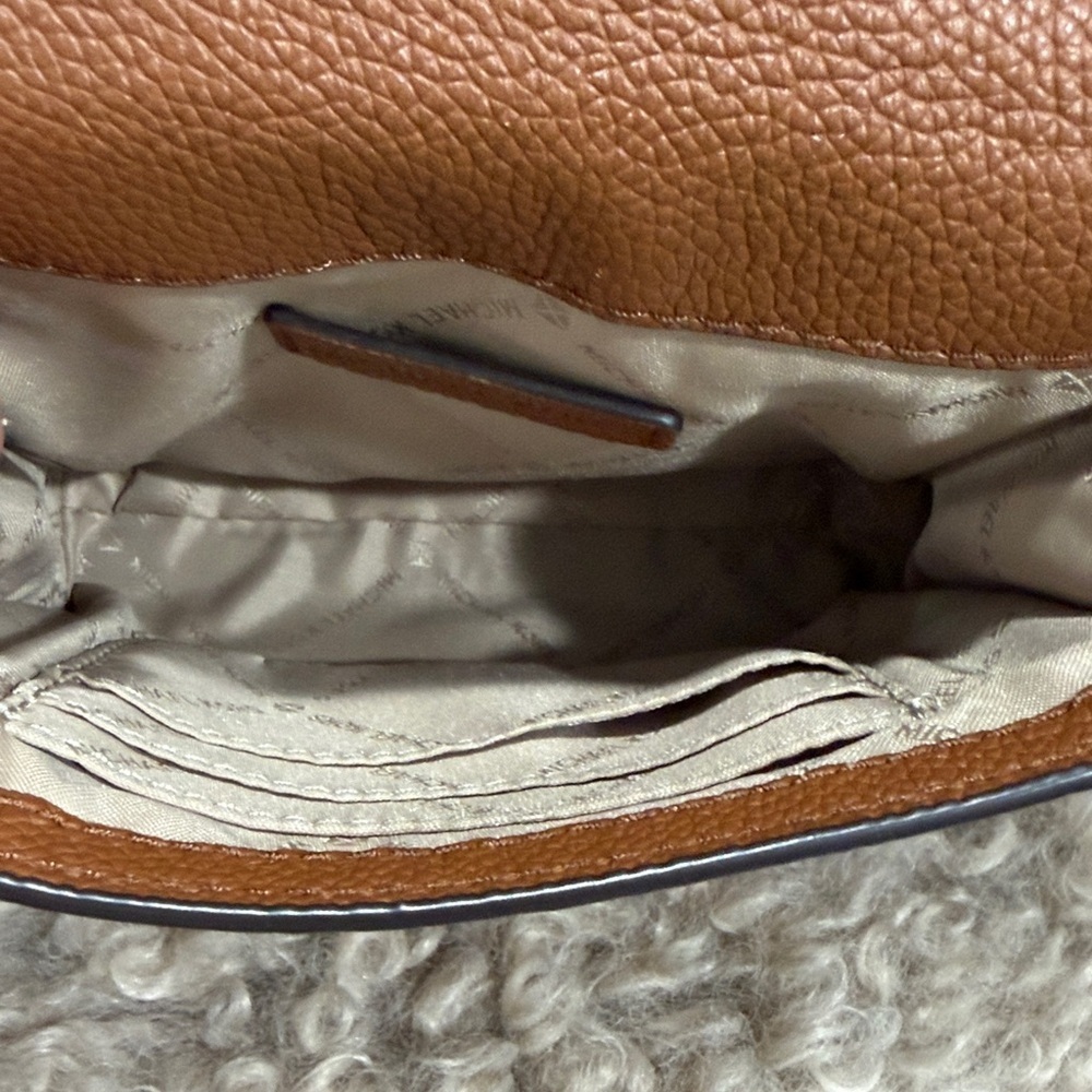 New Michael Kors Cassie XS Leather Crossbody Shoulder Bag - Picture 4 of 7